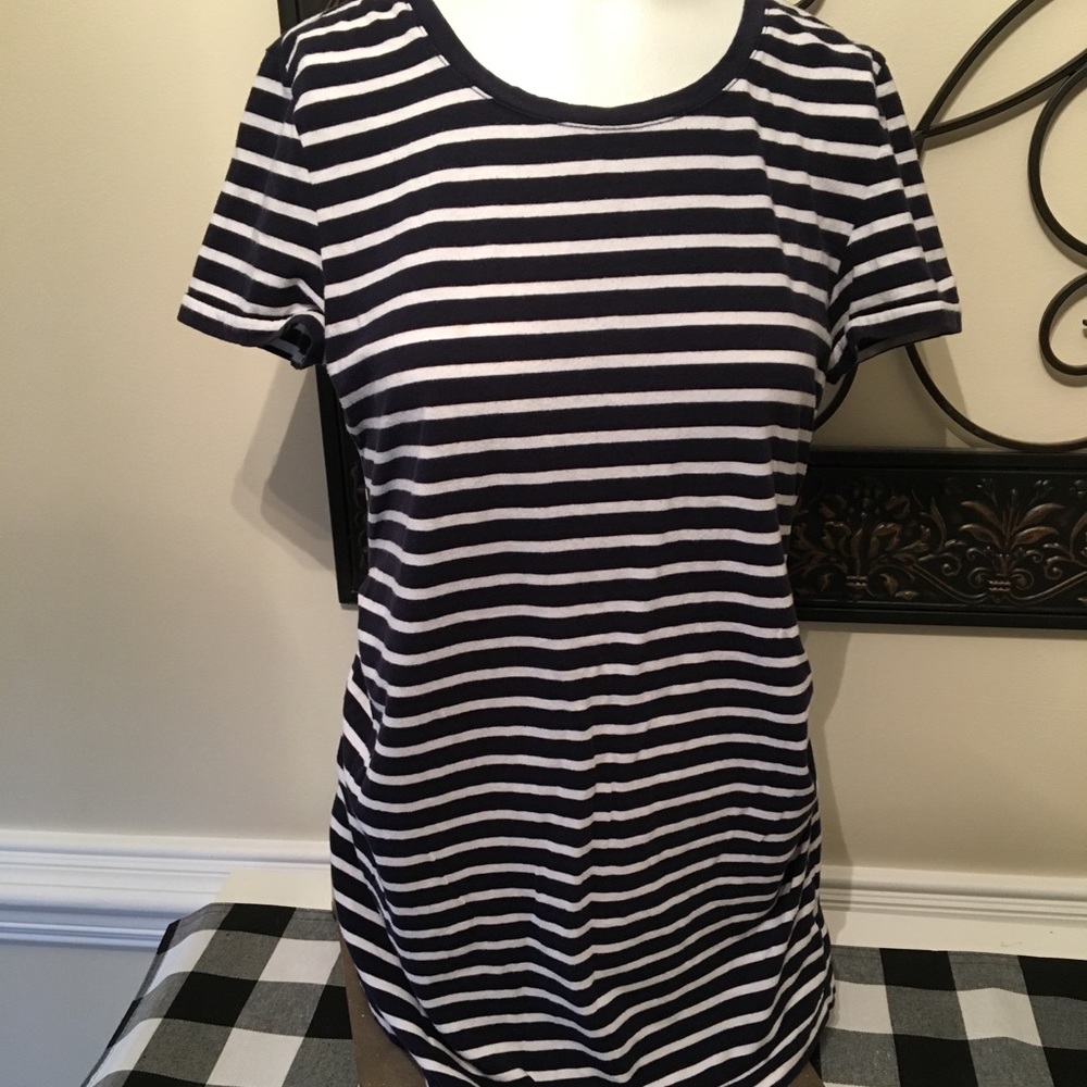 Gap maternity shirt size medium